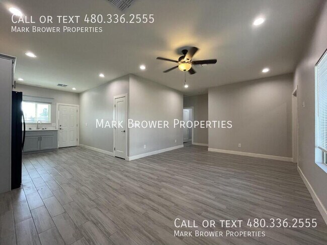 Building Photo - 1561 E Mahoney Ave