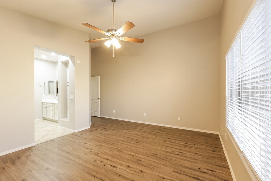 Building Photo - 7110 W Superior Ave