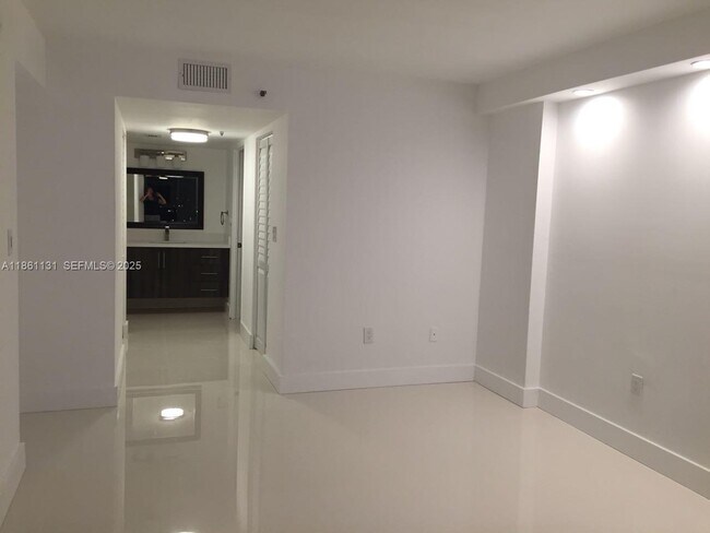 Building Photo - 210 174th St