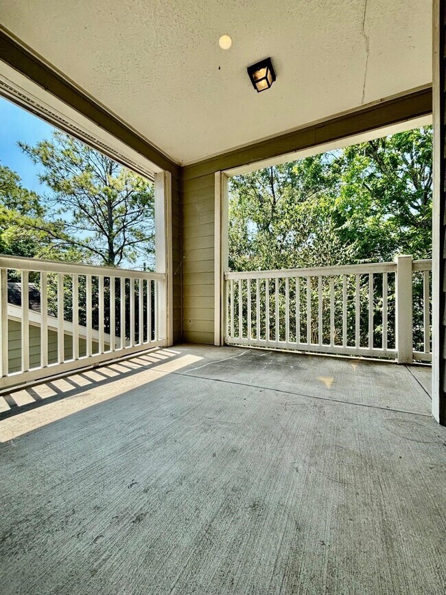 Building Photo - 10440 Deerwood Rd