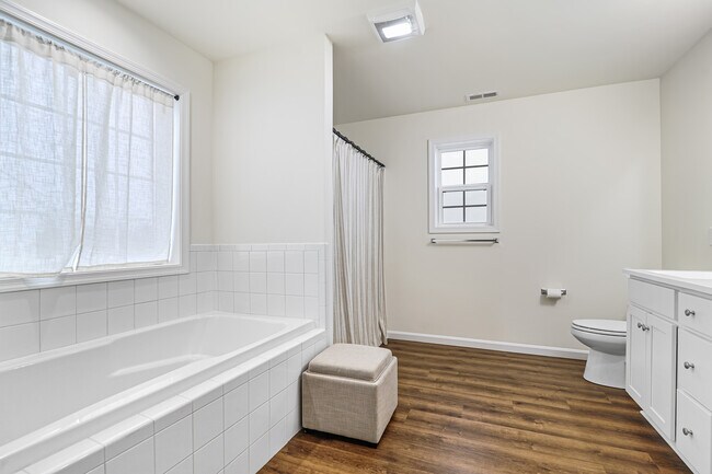 Building Photo - 100 Cilento Dr