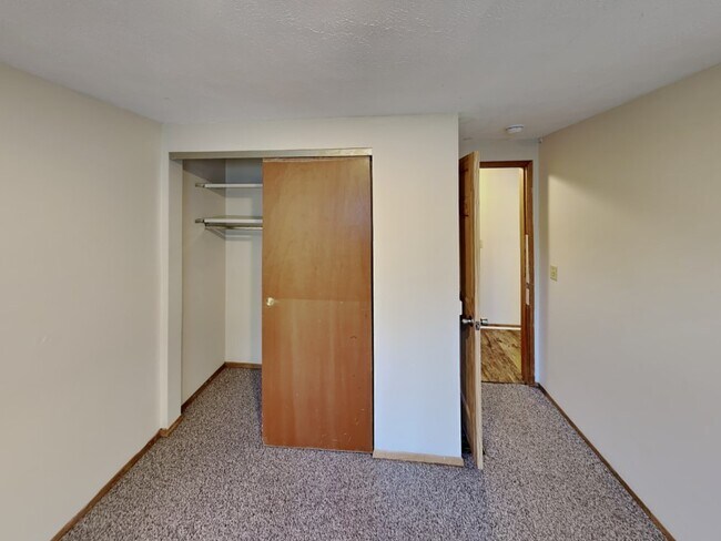 Building Photo - 94 E 18th Ave