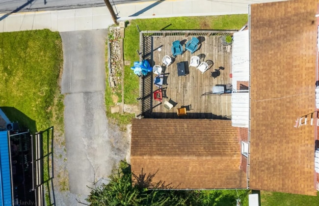 Building Photo - 729 McLane Ave