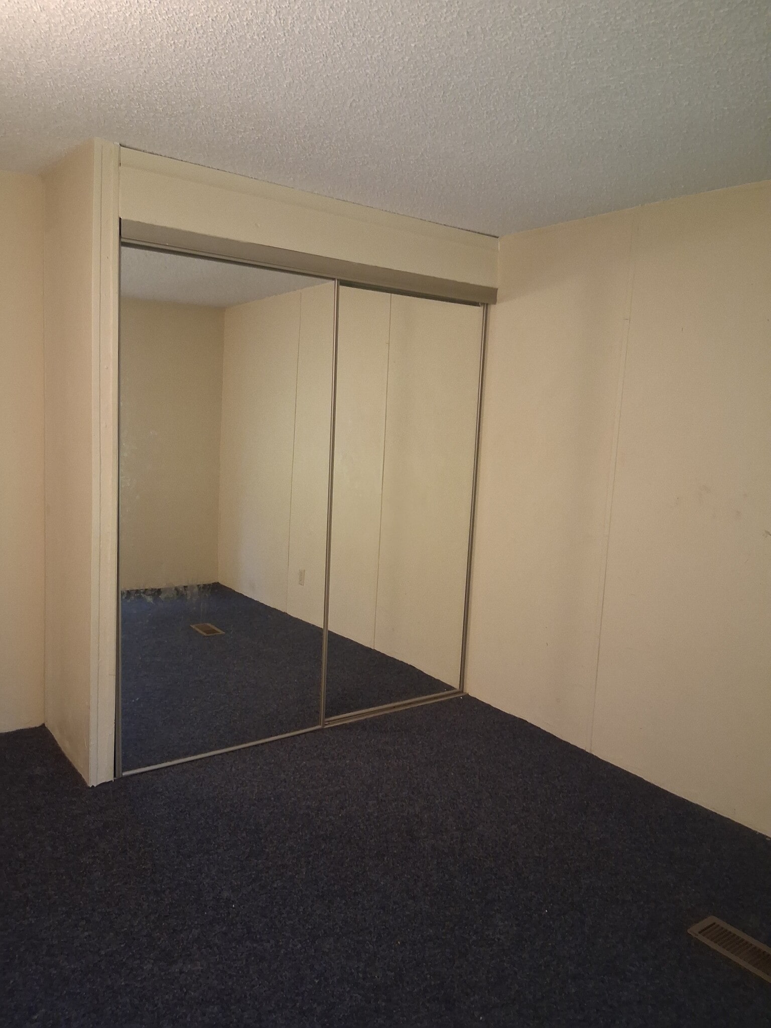 Mirrored closet - 11900 SW 121st Ave