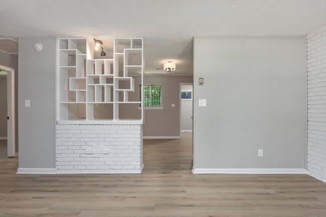 Building Photo - 7742 Holiday Hills Cir