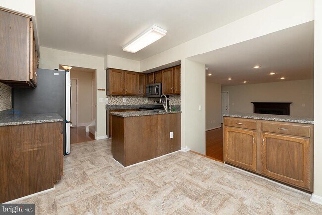 Building Photo - 15107 General Stevens Ct