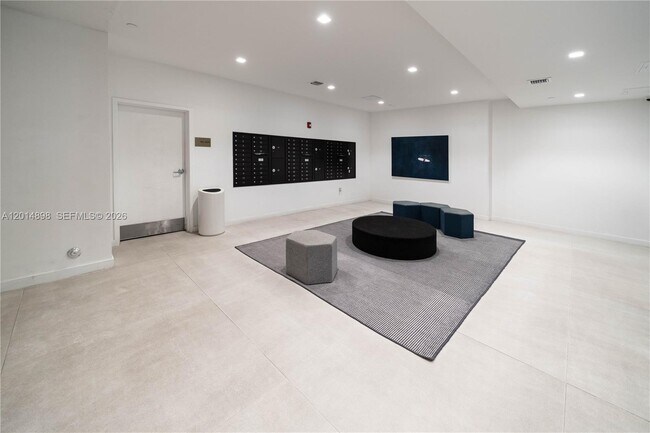 Building Photo - 13800 Highland Dr
