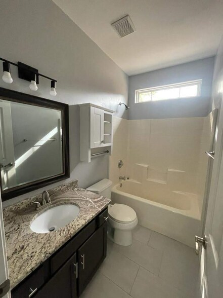 Building Photo - 103 Lantana Ct
