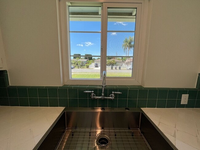 Building Photo - Charming Single Level 3-Bedroom 2-Bathroom Home With Hardwood Floors