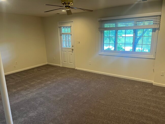 Building Photo - 2916 Bridgehampton Ct