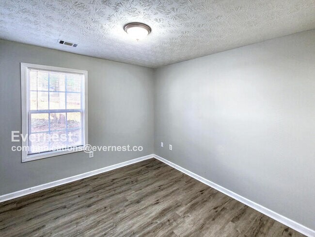 Building Photo - 325 Bridgeport Ln
