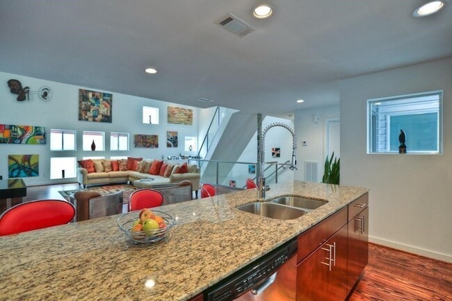 Building Photo - 317 Sydnor St