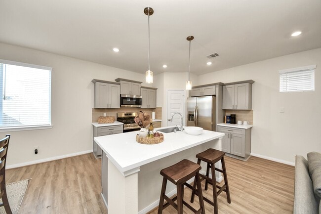 Building Photo - 14967 Eagle Feather Dr