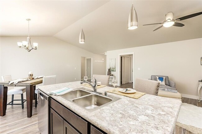 Building Photo - 2321 Gleneagles Blvd