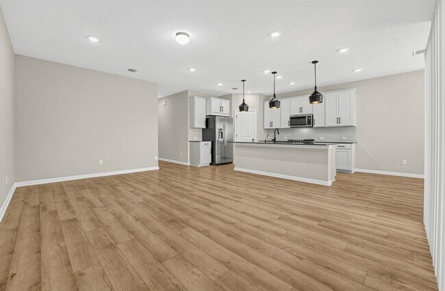 Building Photo - 209 Swinging H Ln