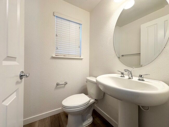 Building Photo - 1008 Oakbriar Cir