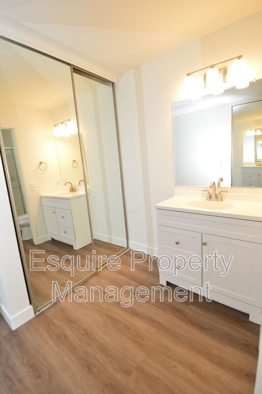 Building Photo - 5190 Laurel Park Dr