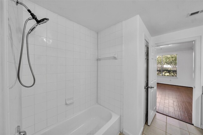 Building Photo - 6633 W Sam Houston Pkwy S