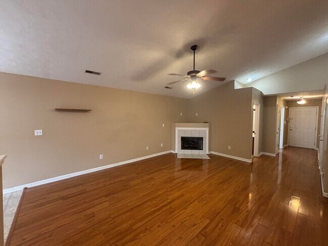 Building Photo - 2601 Buck Ln