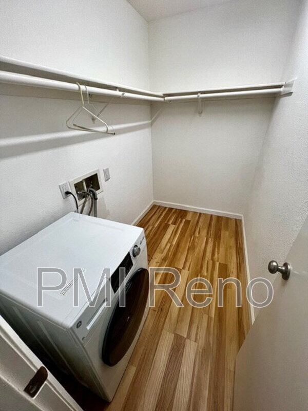 Building Photo - 3865 E Leonesio Dr