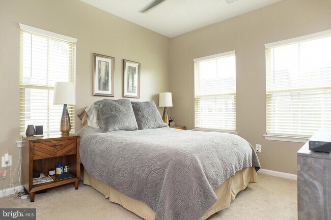 Building Photo - Stunning 3bd 2.5bth townhome in the Pondview community in Millersville.