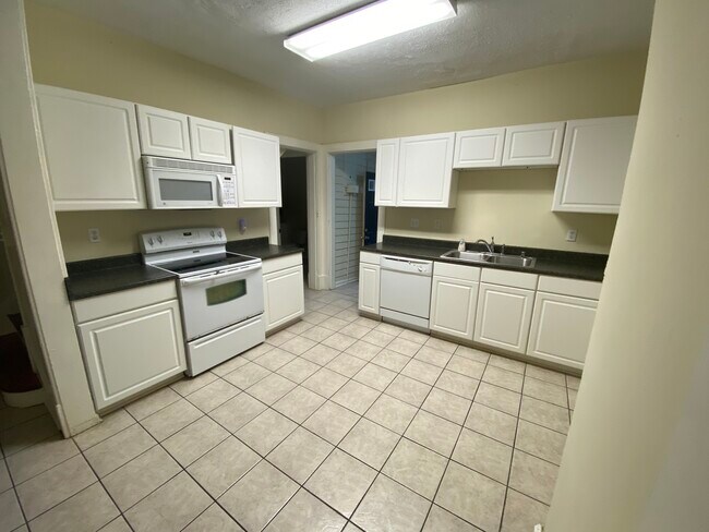 Kitchen - 512 Euclid Ave