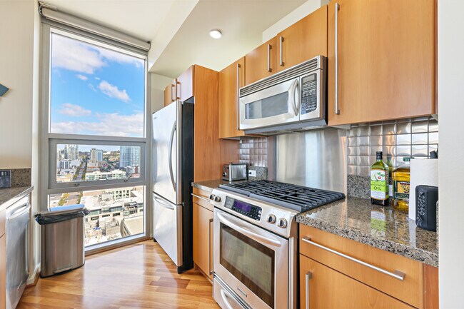 Building Photo - 321 10th Ave