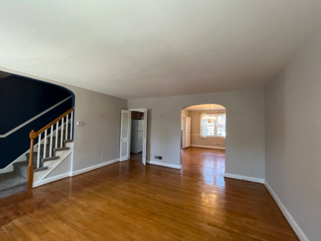 Building Photo - 143 Stanmore Rd