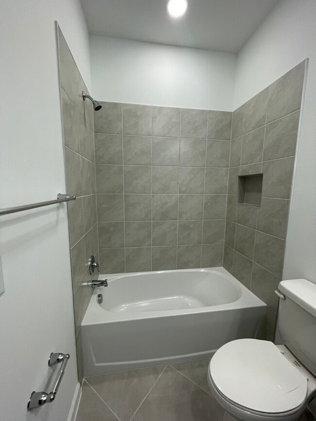 Building Photo - 16374 POWERSCOURT Dr