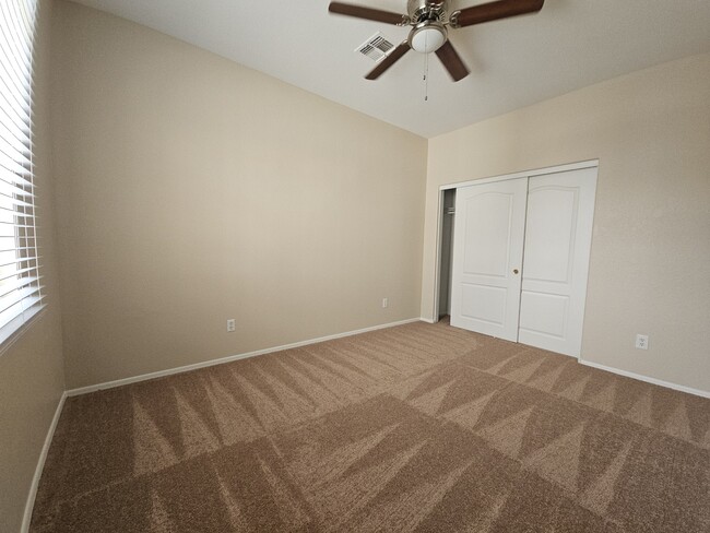 Building Photo - 3631 E Warbler Rd