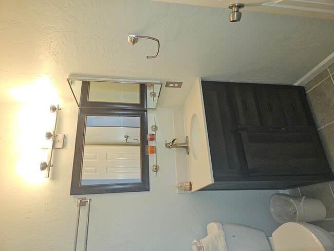 Building Photo - 555 N May