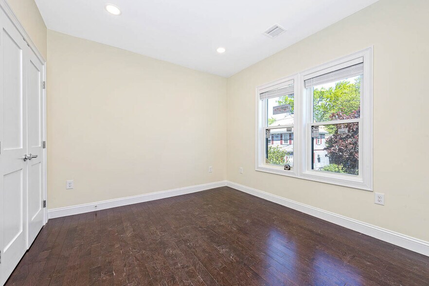 Building Photo - 70-72 Stanley Ave. Unit 72