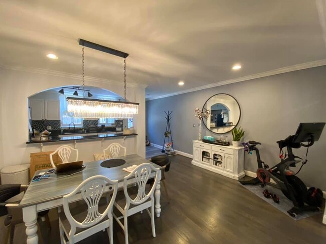 Building Photo - Lovely 3 Bedroom Townhouse in Southwest Wa...