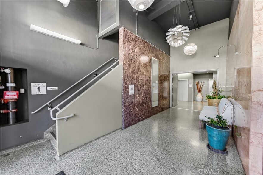 Building Photo - 738 S Los Angeles St