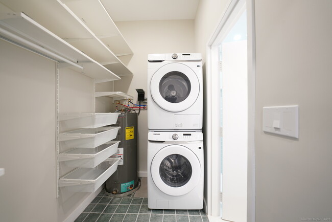 Building Photo - 94 Washington St