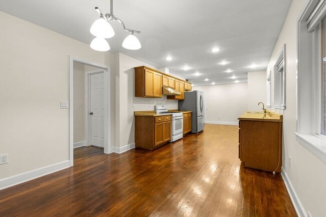 Building Photo - 9702 SW Brookside Dr