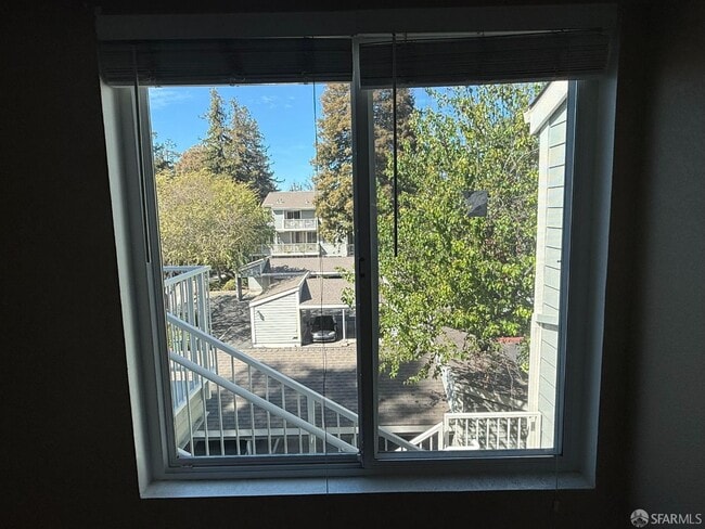 Building Photo - 3660 Knollwood Terrace