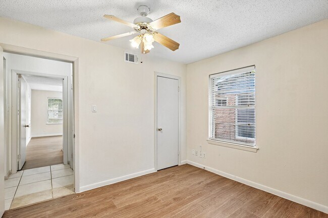 Building Photo - 6401 Rowan Ln