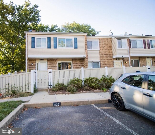 Building Photo - 1127 Thackary Ct