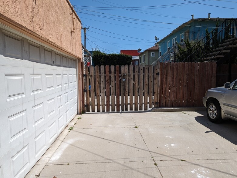 Building Photo - 5973 Guthrie Ave