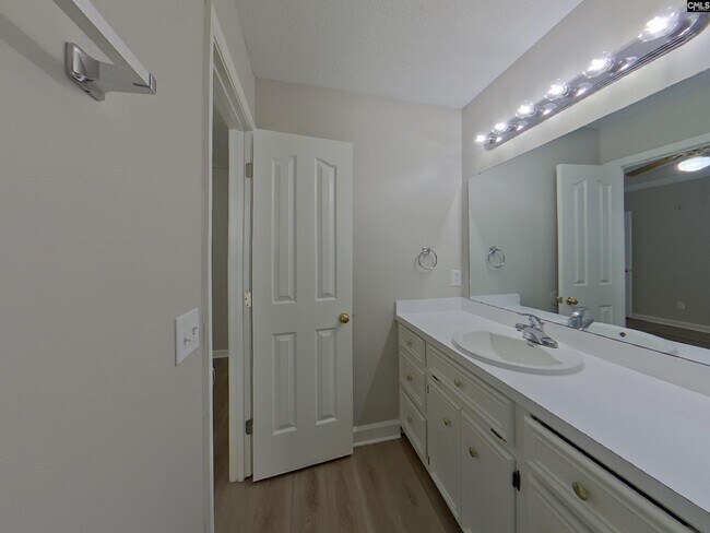 Building Photo - 118 Goldleaf St