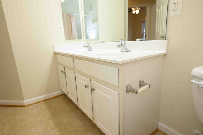 Building Photo - 2691 Sheffield Hill Way