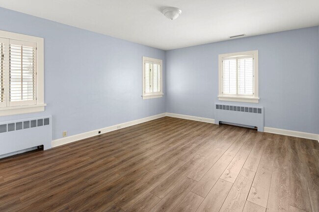 Building Photo - Lake View Park Home - Two Bedrooms Plus Of...