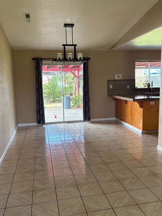 Building Photo - 3 bedroom 2 Bath home in quiet court