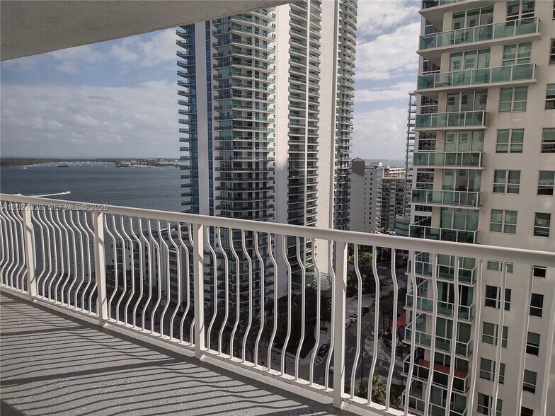 Building Photo - 1200 Brickell Bay Dr