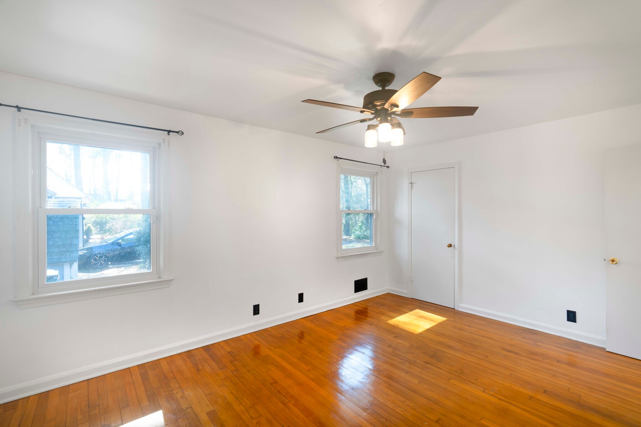 Building Photo - 161 Blades St