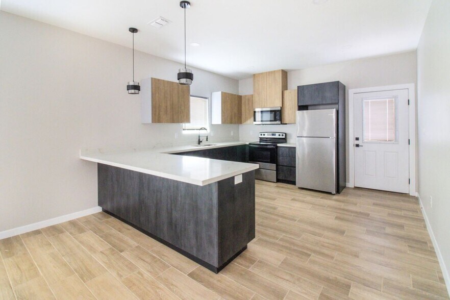 Building Photo - 11003 N 36th Ln