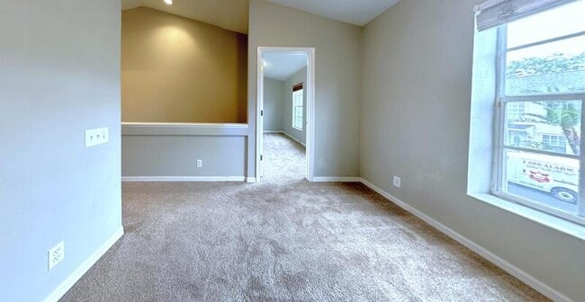 Building Photo - 8006 Thoroughbred Loop