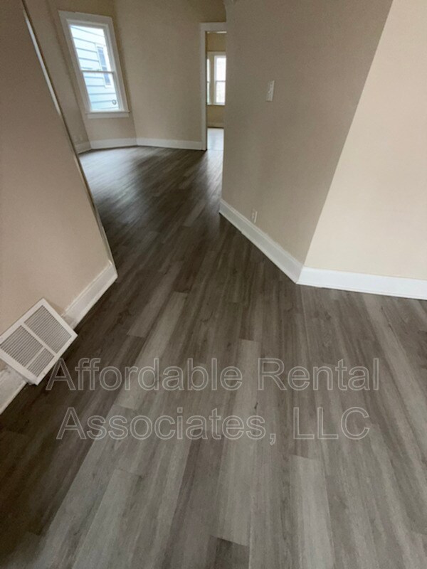 Building Photo - 2627 S 6th St