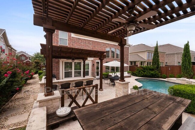 Building Photo - 3625 Funston Dr